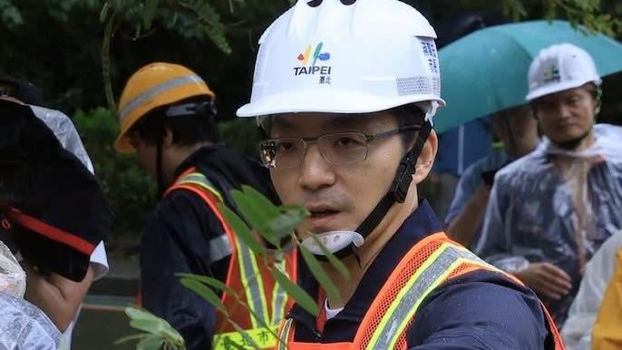 蔣萬安改形象戴眼鏡？挨批作秀抓錯重點