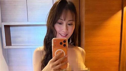 三級片女星豔照流出　胸前僅兩片貝殼遮點