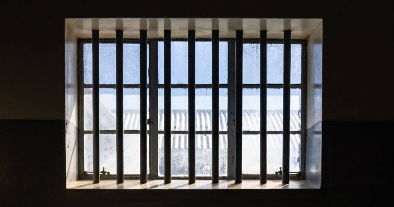 一名16歲日本少女因涉嫌輕微衝突事件,遭警方拘留18天,期間被禁止與母親見面。(示意圖/取自pexels)
