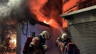 新竹透天厝深夜大火！警消陸續救出11人