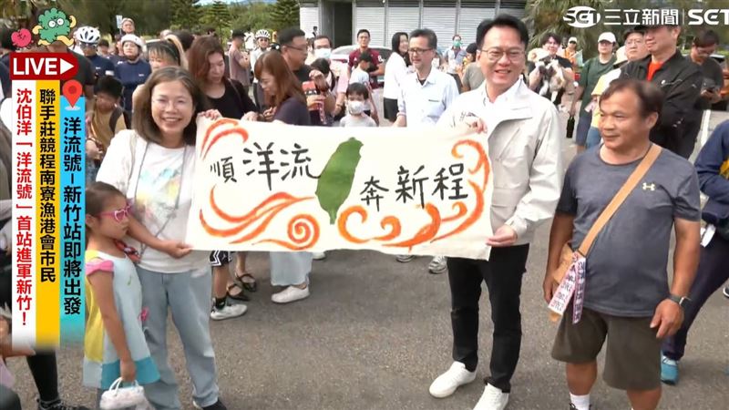 民眾高喊市長順利當選。民進黨新竹市長候選人莊競程