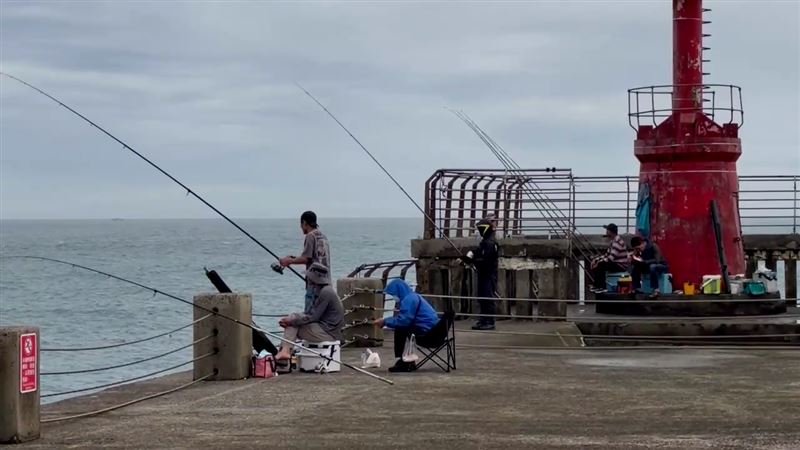 颱風過境衝八斗子海釣　父子遭浪襲1失蹤