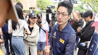 蔣萬安勘災掃地姿勢引熱議　游淑慧這樣說