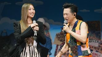 A-Lin熱褲穿到大腿根　火辣賣肉助陣哈林