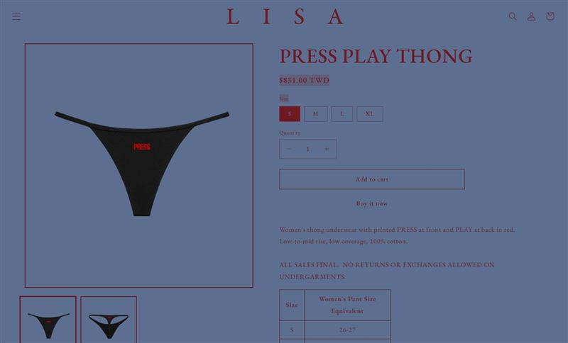 《Press Play》推出「丁字褲」周邊商品引發不少爭議。(圖/翻攝自Lisa官方網站)