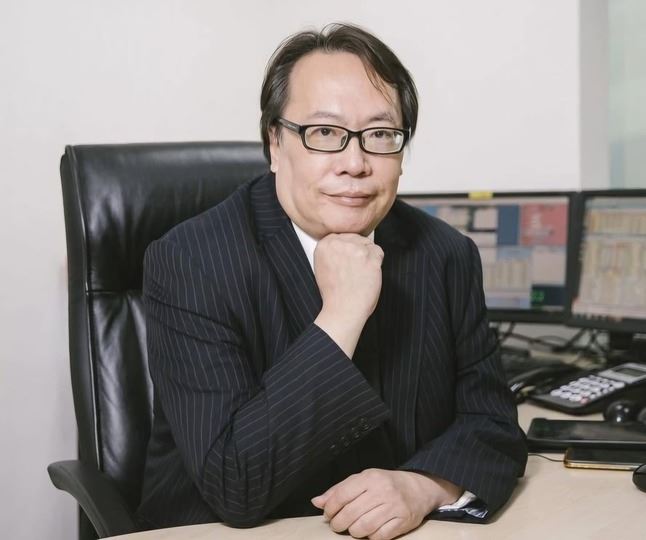 香港股市名嘴沈振盈過世。(圖/翻攝自微博)
