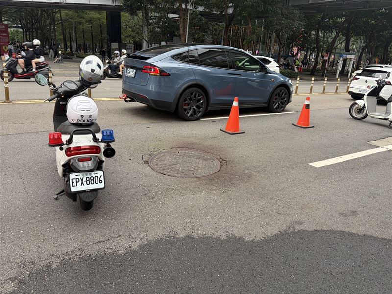 台電指出,事故主因為世貿變電所至松仁路100號地下500MCM高壓電纜故障。(圖/翻攝畫面)