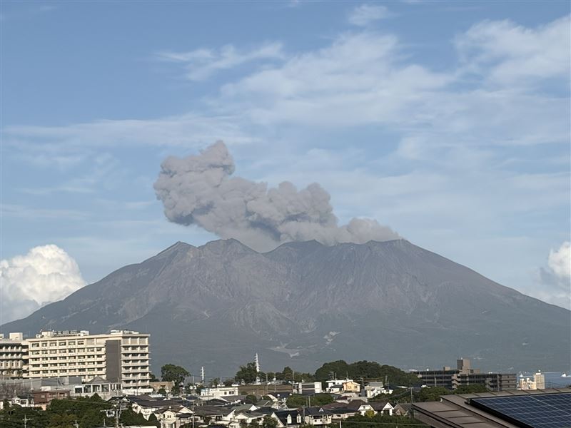 日本鹿兒島的「櫻島火山」今（25）日噴發。（圖／翻攝自X平台@masa84676292）