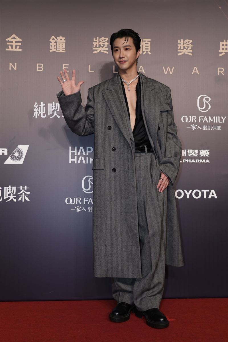 江宏傑同樣相當有誠意地露出胸肌。（圖／記者鄭孟晃、田俊彥攝影）