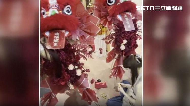 獨／送禮拚創意！花藝舞獅、蒜頭花束吸睛