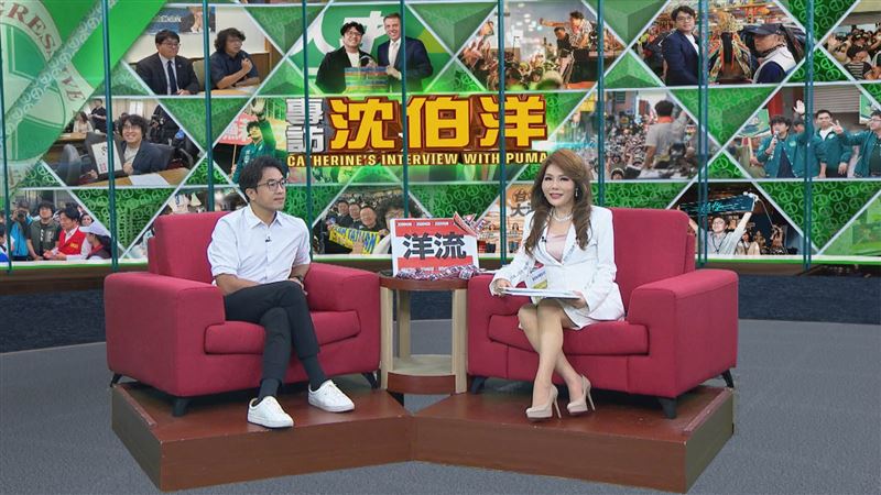 民進黨台北市長參選人沈伯洋接受張雅琴專訪，就算全程英文也對談如流。（圖／翻攝自張雅琴臉書）