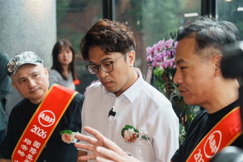 律師陳怡凱曝光沈伯洋多年前暖舉。(圖/翻攝自台北沈伯洋臉書)