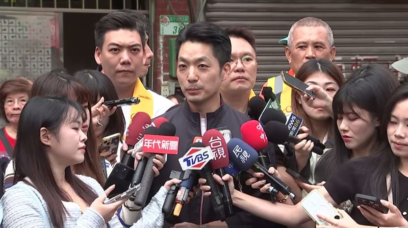 台北市長蔣萬安今(26)日出席葫蘆寺祈安遶境活動前受訪。(圖/翻攝畫面)