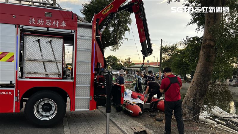 孔男的死，村民質疑不單純，紛紛指控生前疑似為了躲避追打他的人，才會冒險爬下水溝喪命。（圖／翻攝畫面）