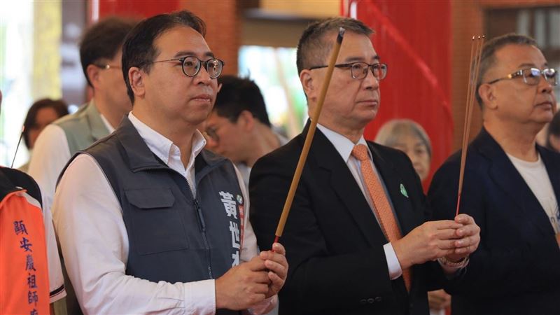黃世杰三度走訪顯安巖　承諾推動龜山發展