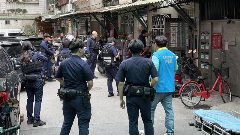 新／蘆洲驚傳槍響！新北男揮刀自傷對峙警