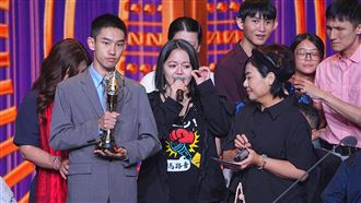 <極樂世界>手天使獲獎哽咽　致詞全網讚爆