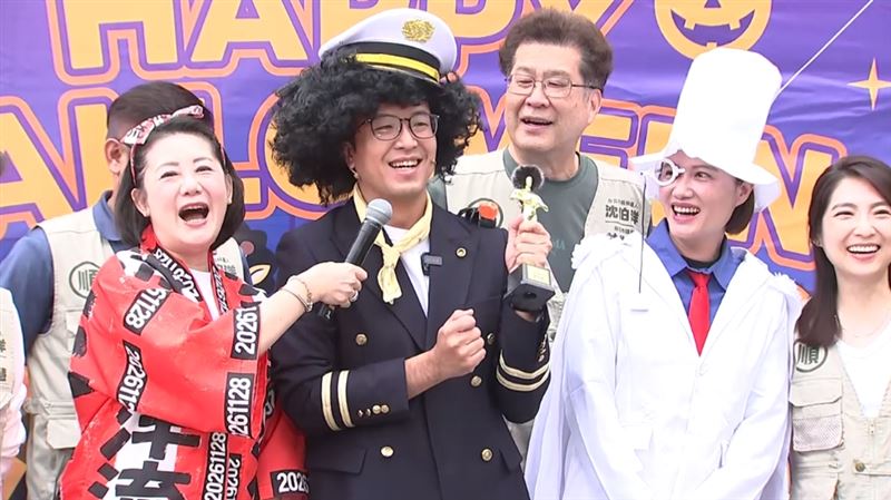 沈伯洋扮演「洋流號」船長,更重現久違的爆炸頭造型(圖/翻攝畫面)