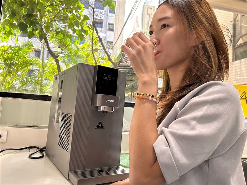 晨起喝杯溫開水，從簡單的日常習慣做起。（圖／486先生提供）