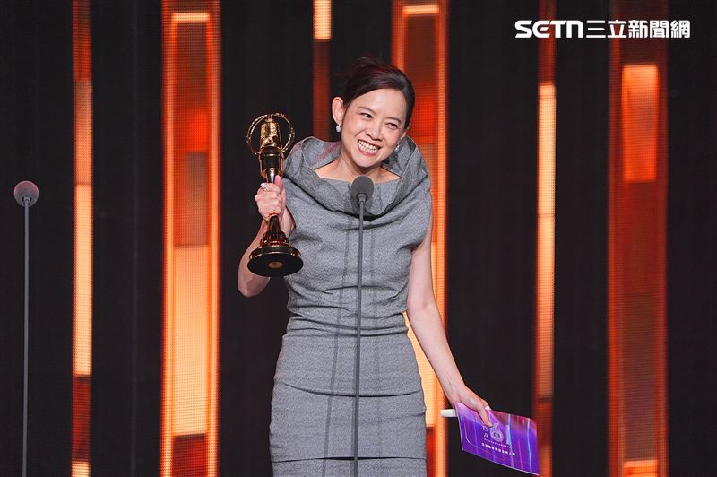 曾寶儀笑稱上台自宮感言內容,強調會用一輩子感謝自己。(圖/記者鄭孟晃攝影)