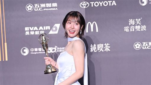 峮峮淚喊「天上的他」：看到了嗎我得獎了