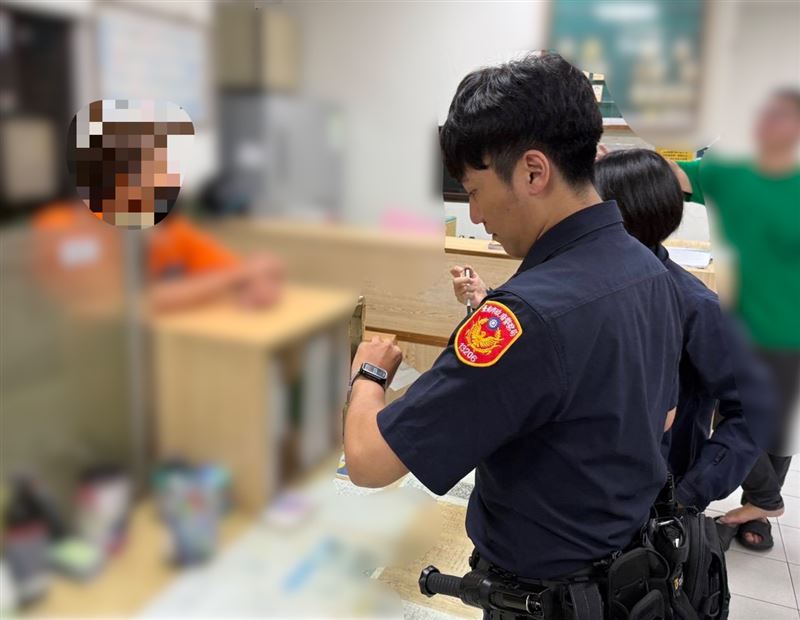 假法務誆稱幫討錢!友拉他赴派出所求助,南警拆穿二次詐騙保住十萬老本。(圖/翻攝畫面)