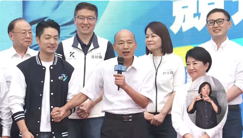 台北市長蔣萬安於今(26)日舉行競選總部成立大會,立法院長韓國瑜、台中市長盧秀燕及新北市長侯友宜「禿子、燕子、漢子」再度合體。(圖/翻攝畫面)