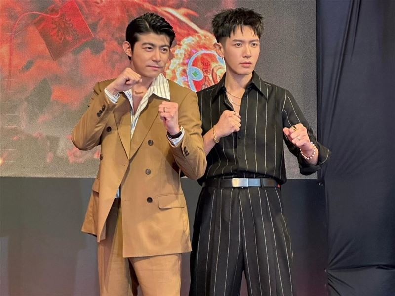 王柏傑在《乩身》飾演三太子,柯震東則飾演其乩身。(圖/翻攝自IG@pochiehwang)