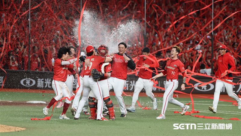 梅賽鍶8局0失分　味全退兄弟奪隊史第6冠
