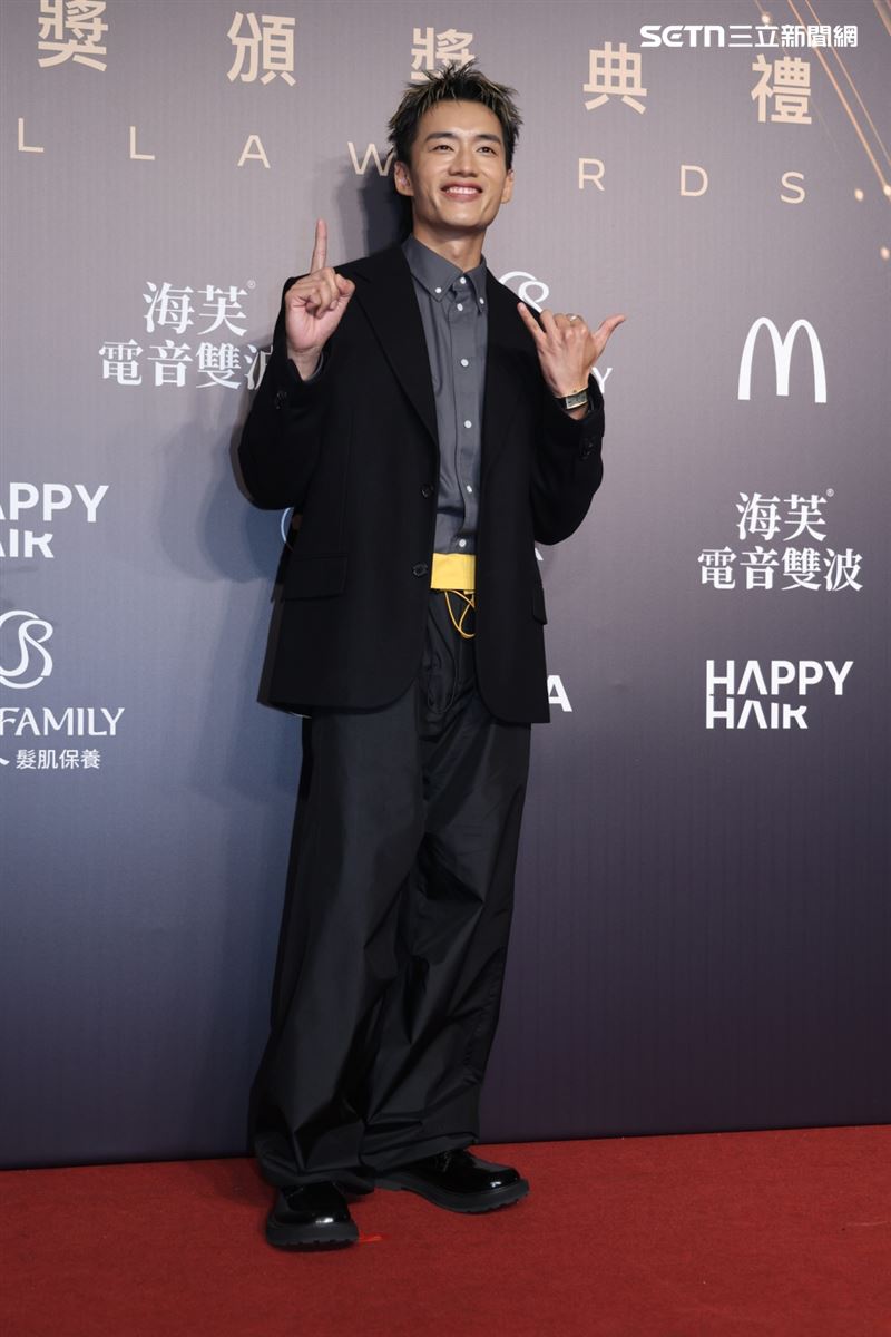 陳澤耀首度入圍金鐘獎視帝,稍早帥氣步上紅毯。(圖/記者鄭孟晃、田俊彥攝影)