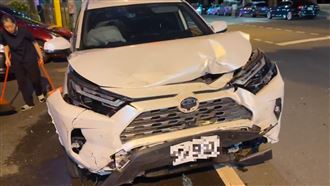新／高雄休旅車爆衝連撞5車　女駕駛恍惚