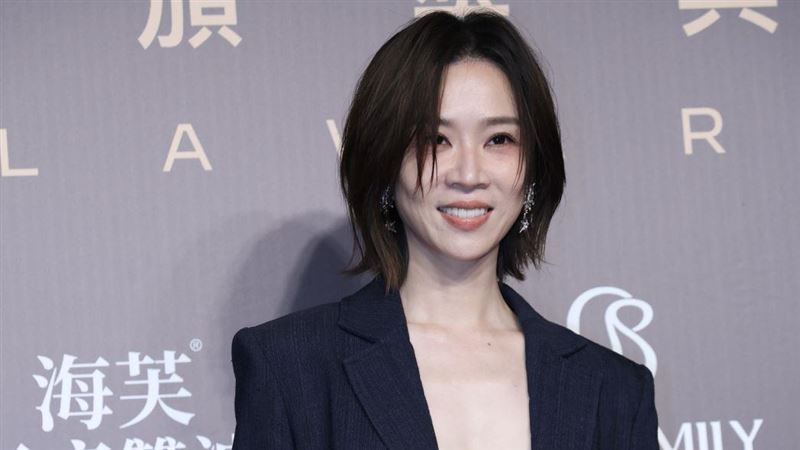 謝盈萱紅毯放大招！帥氣西裝藏「超辣巧思