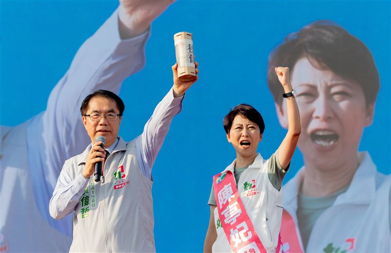 陳亭妃盼接棒賴清德、黃偉哲,打造「一個大台南」光榮感。(圖/民進黨提供)