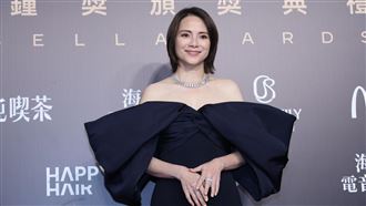 李心潔金鐘戰袍「立體蝴蝶結」誇張現身