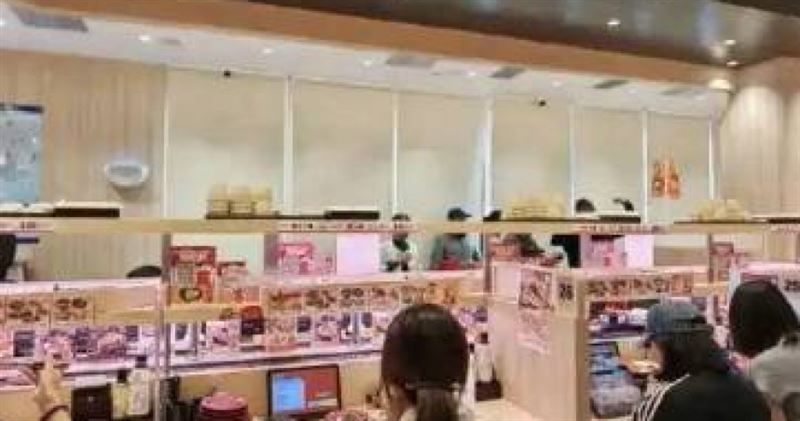中國大陸湖北省武漢市1間壽司郎門市爆出食安事件。（圖／翻攝自微博）