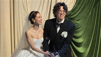 屠穎猝逝近1年愛子結婚了　45年摯友見證