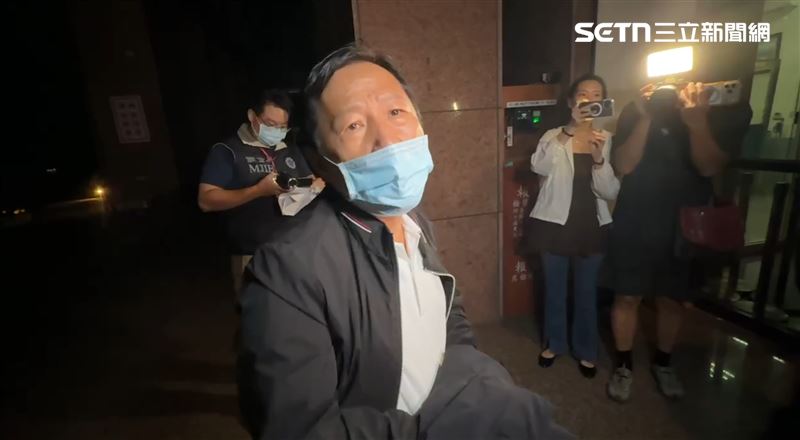 吳俊立被調查人員從醫院帶回火氣很大。（圖／記者王浩原攝影）