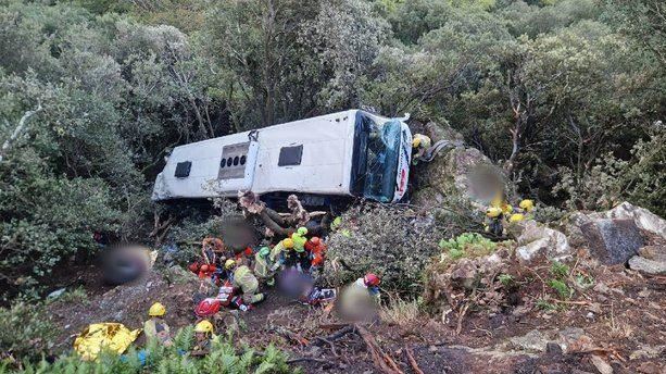 西班牙巴士墜落20公尺山坡釀83傷7人傷重