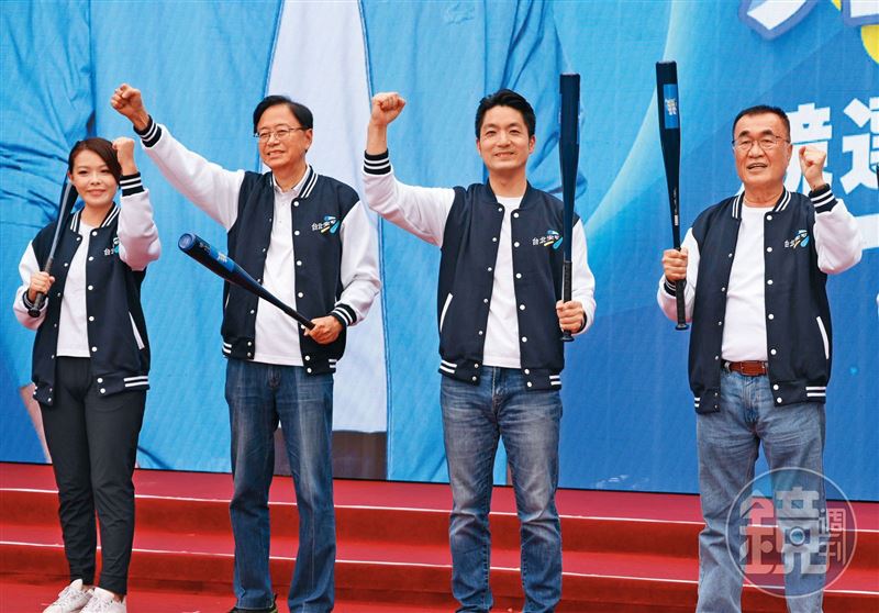 新北基宜桃竹縣市長參選人齊聚蔣萬安競總成立大會,一展藍白大團結氣勢。(圖/鏡週刊)