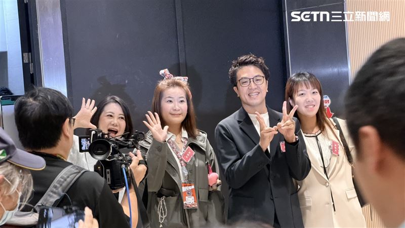 代沈伯洋抽競選號次　幸運兒主委笑喊一句