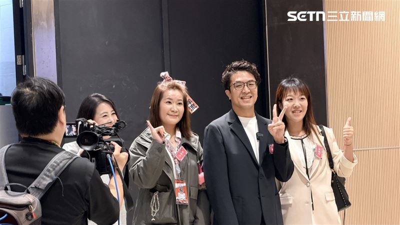 沈伯洋由幸運兒主委「Lydia」代抽競選號次（圖／記者陳思妤攝影）