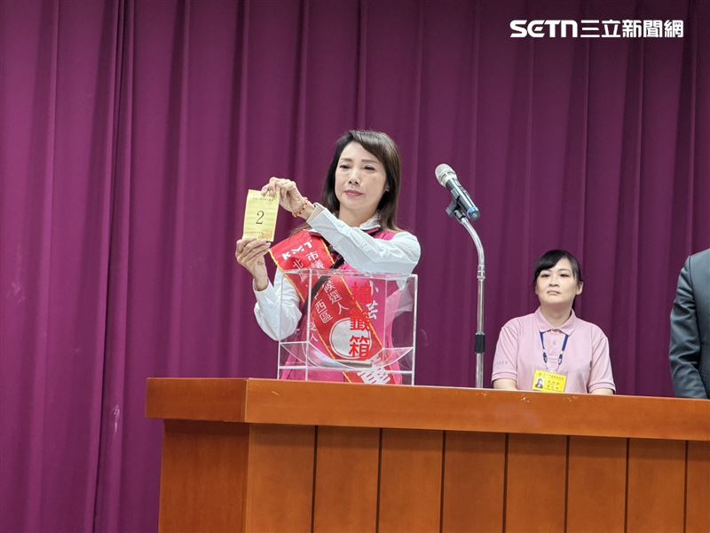 台南市長候選人號次出爐！謝龍介2號　陳亭妃親抽3號：人民作靠山（圖／記者林昱孜攝影）