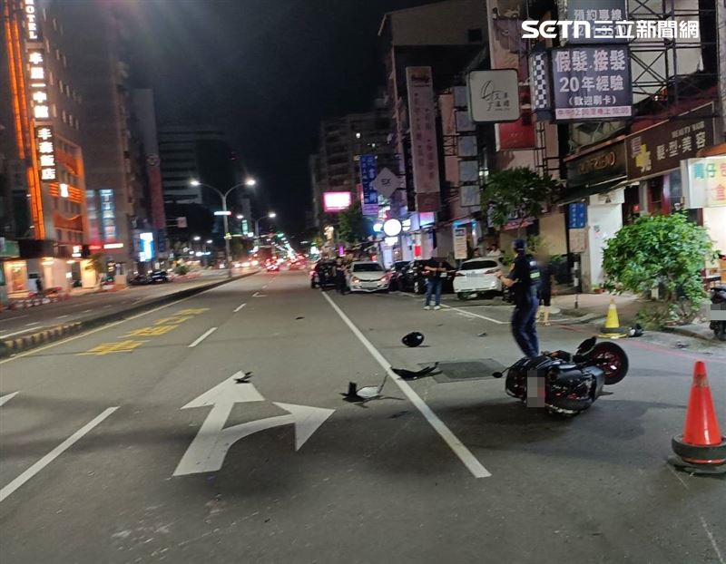 台中18歲女騎士在路口與闖紅燈轎車碰撞,頭部重創昏迷。(圖/翻攝畫面)