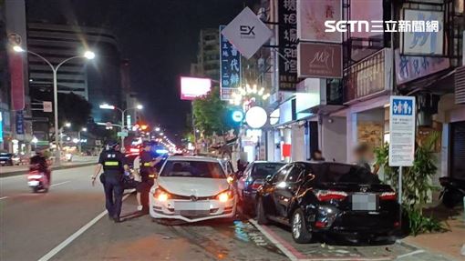 台中男闖紅燈害撞！18歲女騎士頭部重創