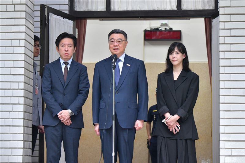 行政院長卓榮泰今(27)日赴立法院報告「116年度中央政府總預算案」編製經過並備詢前受訪(圖/行政院提供)