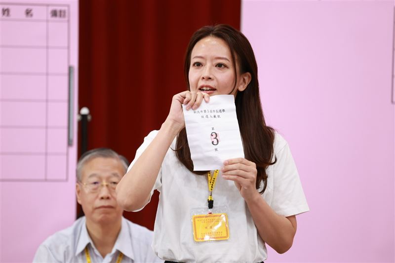 誓言做市民的靠山,李四川委由青年夥伴抽中3號