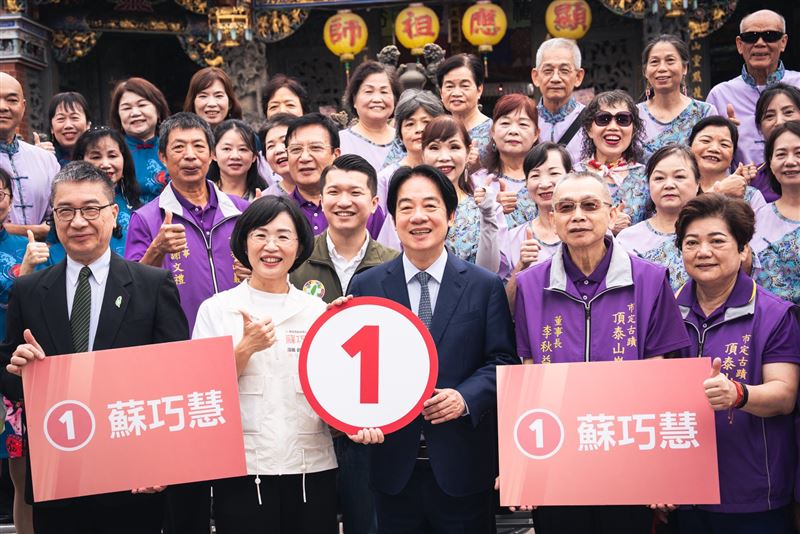 蘇巧慧向鄉親報告自己的競選號次是1號（圖／蘇巧慧競辦提供）