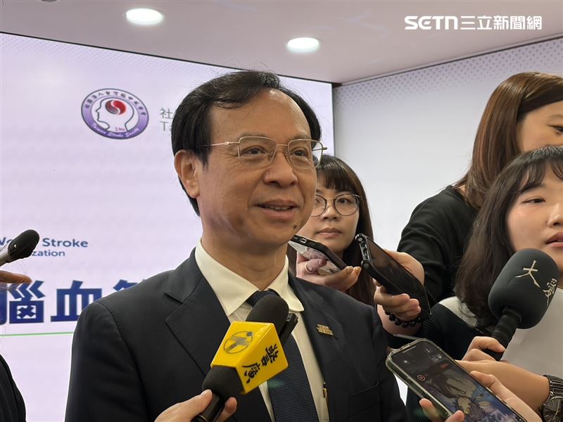 石崇良表示,未來會朝改善降低醫師負擔努力,他也提及醫院評鑑延至2029年舉辦,並朝逐步自動化調整。(圖/記者簡浩正攝影)