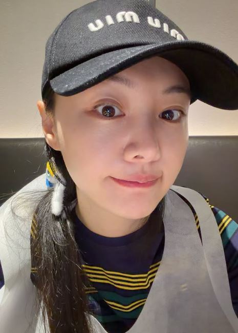 鄭爽發文坦言自己曾深陷重度抑鬱,目前正積極接受治療。(圖/翻攝自IG @456ha.haha)