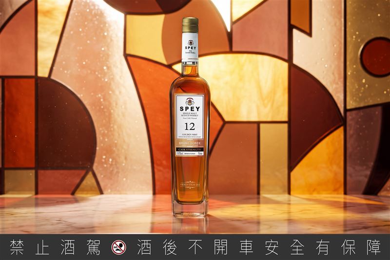 SPEY 12 年原酒「金色薄霧第二版」承襲首版話題與口碑,以 56.1% 原桶強度裝瓶,展現更成熟而鮮明的風味層次。(圖/品牌業者提供)